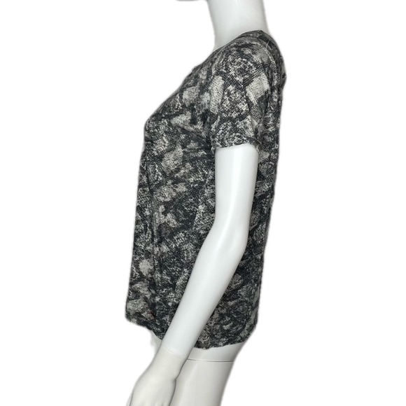 n:Philanthropy Women's Gray Multi Python Print Front Knot Harlow BFF Tee sz XS - Picture 3 of 6